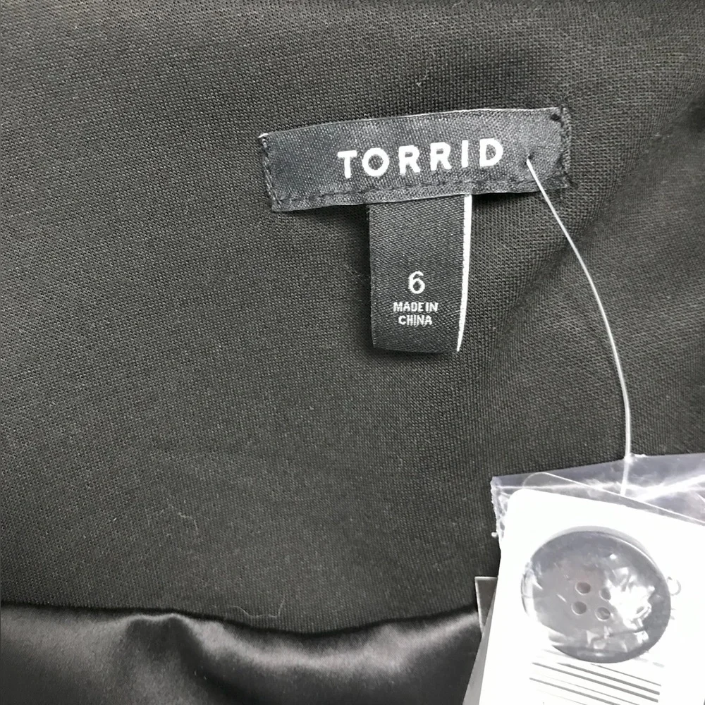 Torrid Single Button Black Blazer - New! - Size 30 (6) - Picture 5 of 5